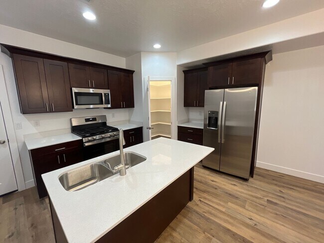 Foto del edificio - Arbor Park Units Available!!