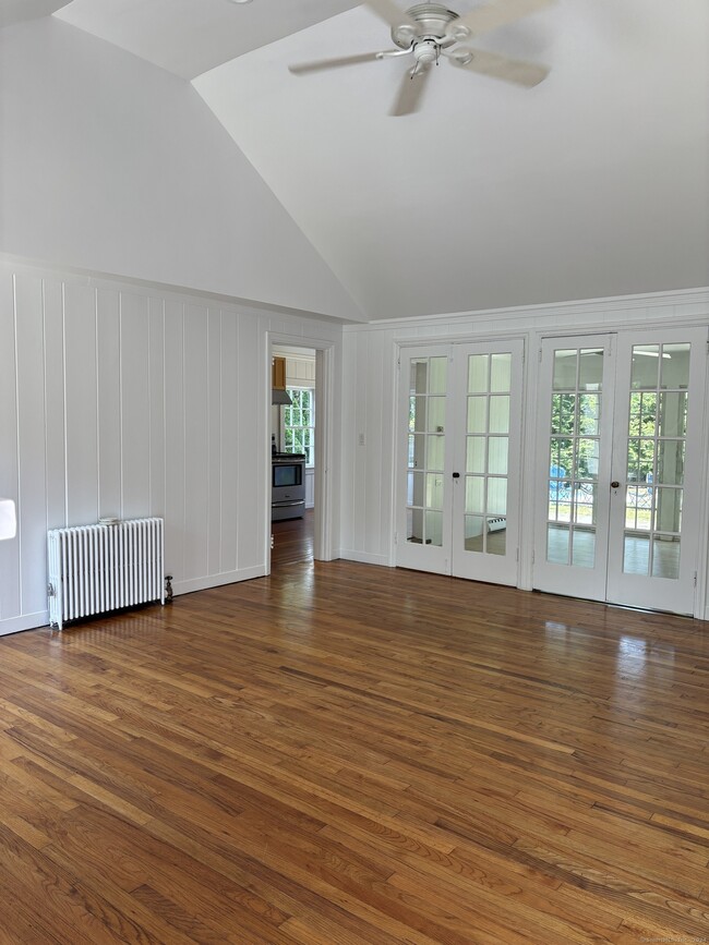 Building Photo - 67 Grove Point