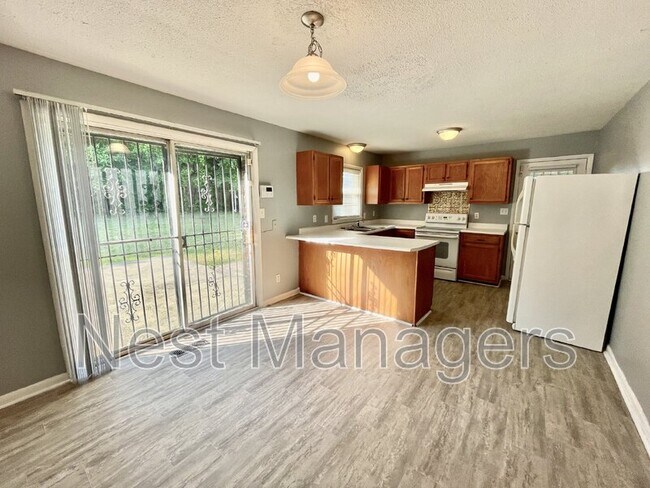 Foto del edificio - 7401 Paxton Dr