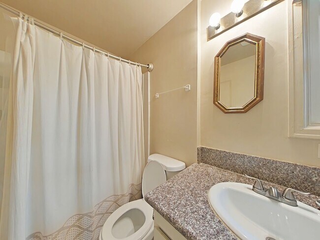 Foto del edificio - Apartment ~ Close to Campus ~ Cat Friendly