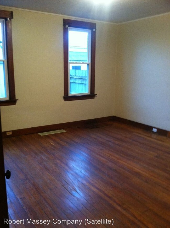 Building Photo - 1339 McHenry St