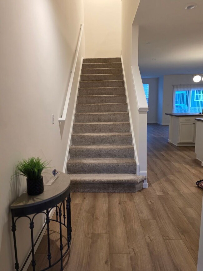 Building Photo - 5933 Hawkweed Dr