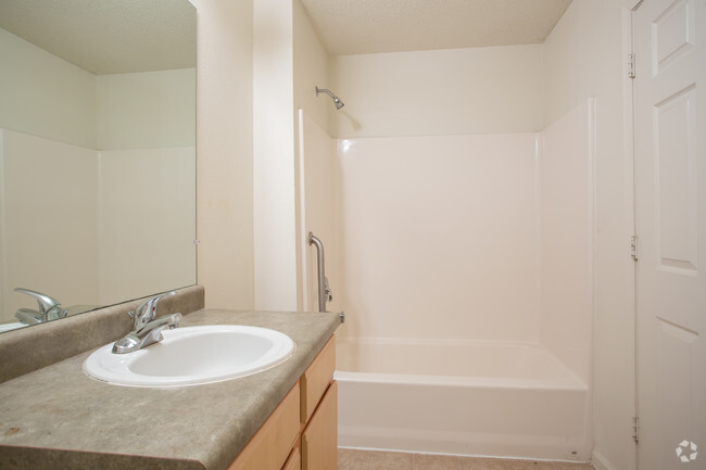 2HAB, 2BA - 962 ft - Brookfield Apartments