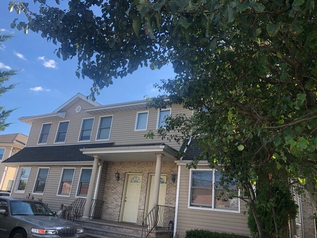 2nd Floor Apartment - 2870 Woods Ave