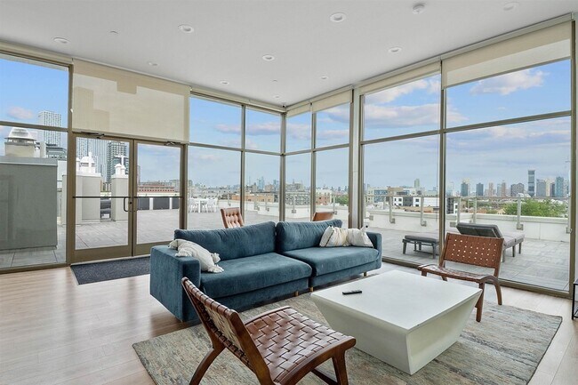 Foto del edificio - 75 Jordan Avenue Unit 602