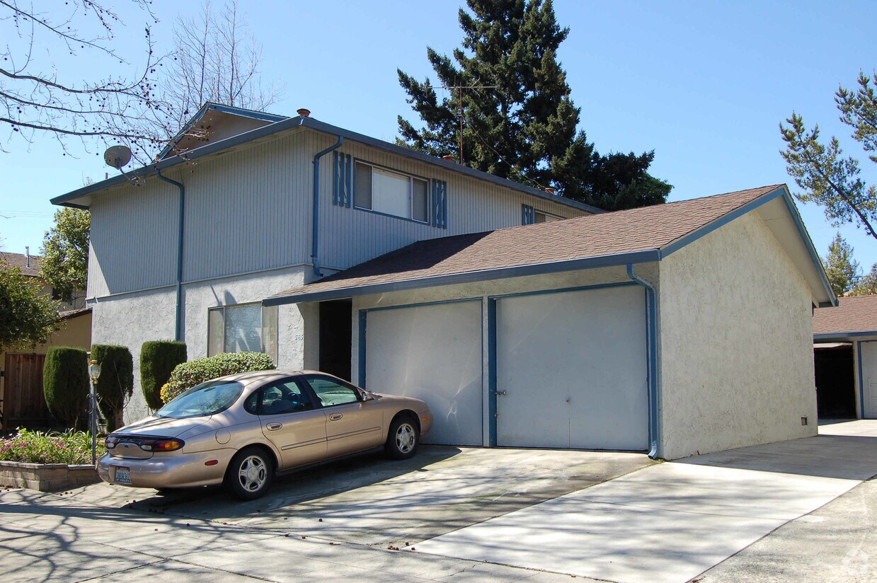 Building Photo - 565 Northlake Dr
