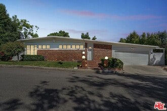 Building Photo - 2042 Linda Flora Dr