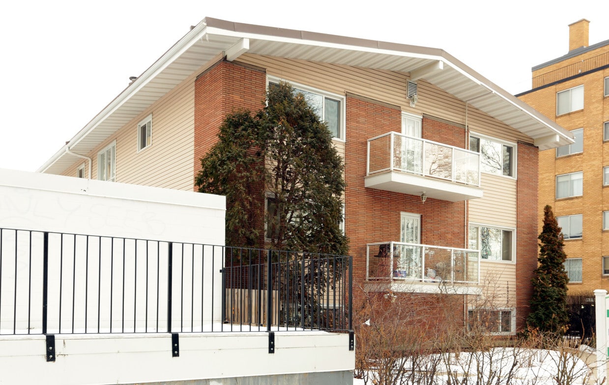 Building Photo - Laurentian