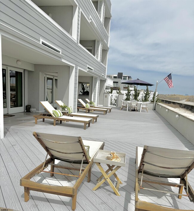 Building Photo - 1703 Beach Terrace