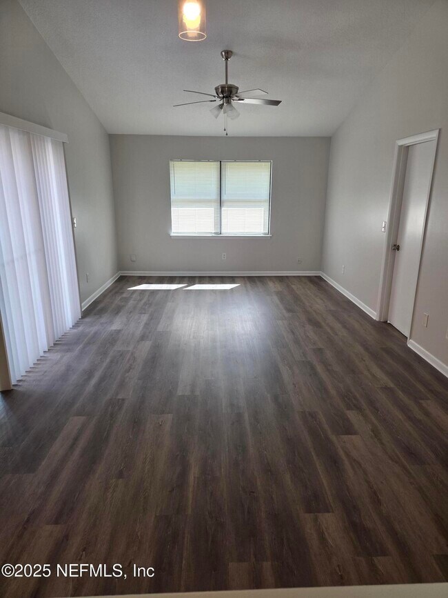 Foto del edificio - 1681 Dogwood Cir