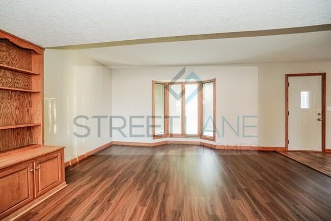 Building Photo - REDUCED!
