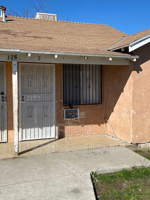 126 S Owens St Unit B, Bakersfield, CA 93307 Condo for Rent in