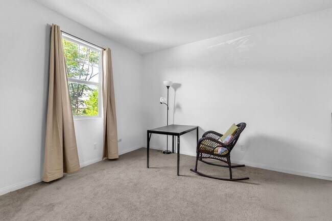 Foto del edificio - Spacious 5-Bedroom Home in Spencer’s Cross...