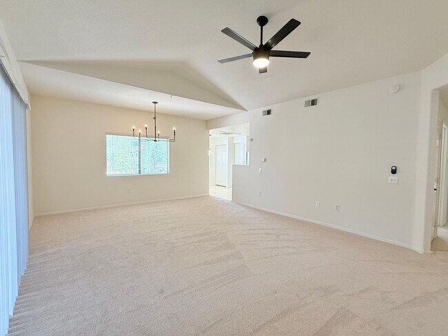 Foto del edificio - 9455 E Raintree Dr