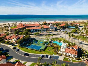 Building Photo - 2200 Martinique Ln