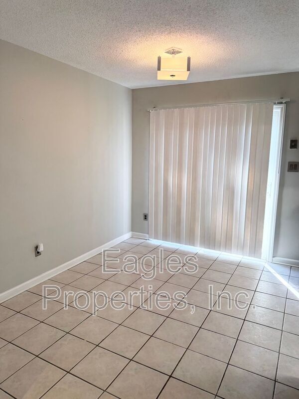 Foto del edificio - 2002 Stephens Ct