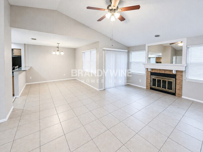 Foto del edificio - 5165 Thoroughbred Blvd