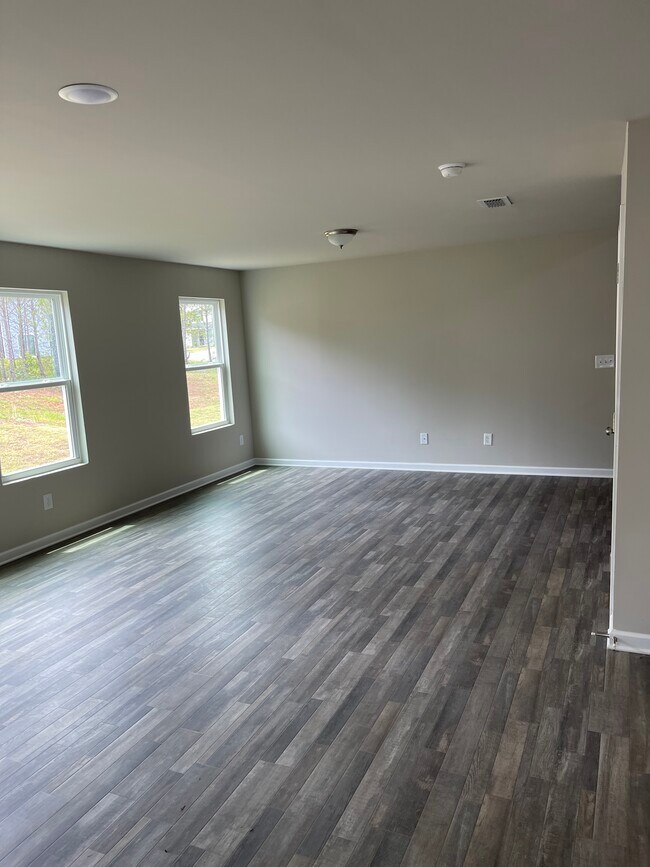 Foto del edificio - 105 Autumn Leaves Ln