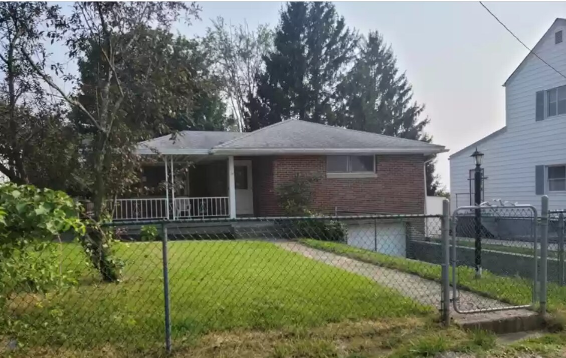 Primary Photo - 17 Hubbard Ln