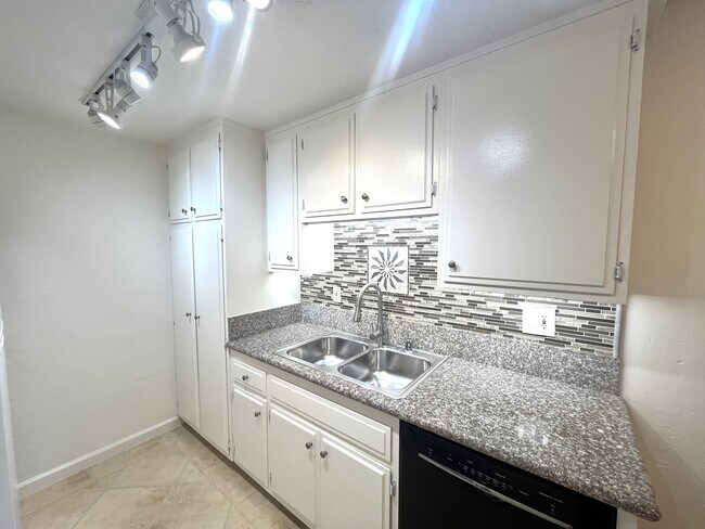 Foto del edificio - 3662 Midvale Ave