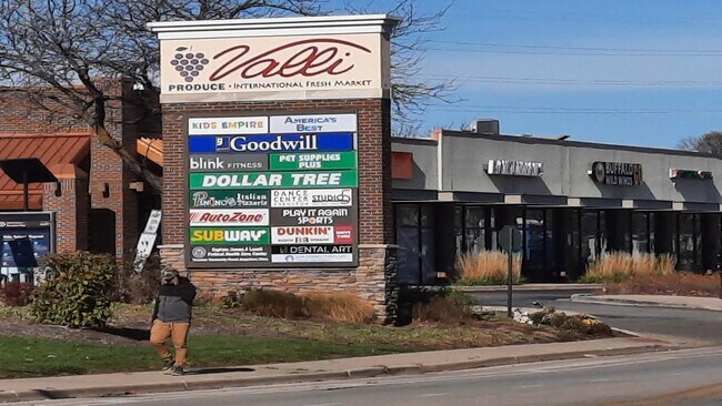 Foto del edificio - Elevate Your Lifestyle, Stunning 3-Bedroom Loft in Evanston