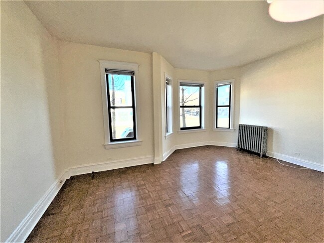 Building Photo - 3606 N Racine Ave