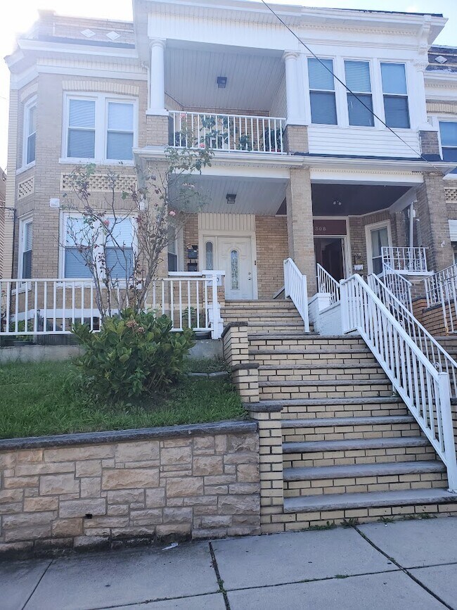 Building Photo - 310 Avenue B
