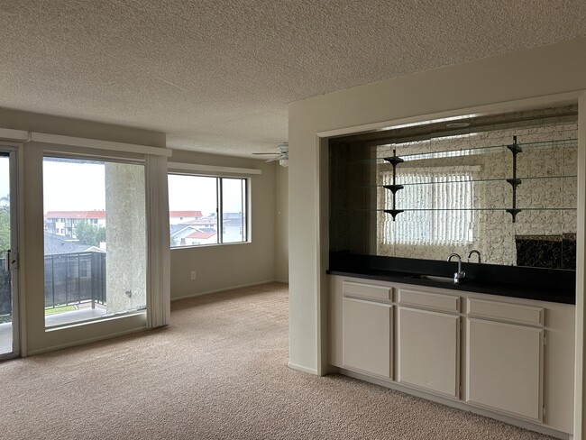 LLIVING/DINING AREA - 735 S Alma St