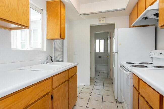 Photo - 2002 View St E House