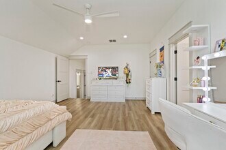 Building Photo - 21359 Monarch Dr