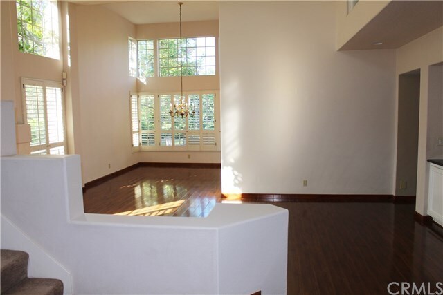 Building Photo - 61 Summitcrest