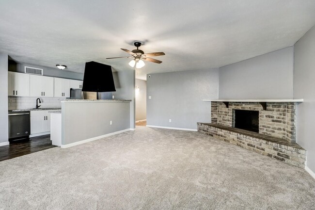 Building Photo - 14107 Pinewest Dr