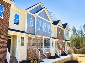 Building Photo - 904 Laurel Gate Dr