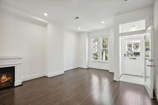 Foto del edificio - Available Now! // 3 Bedroom 2.5 Bathroom T...
