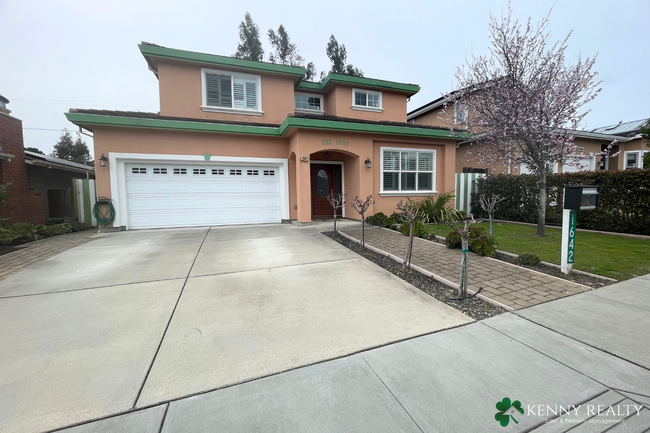 Foto del edificio - Large 4 Bedroom, 3 Bathroom Home in San Bruno