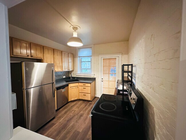 Foto del edificio - 557 N Logan St