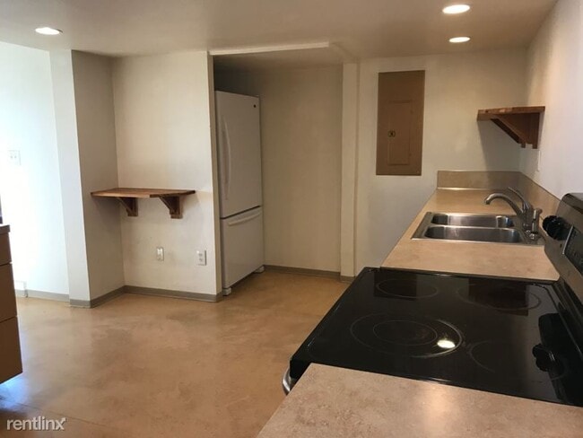 Building Photo - 2 br, 1 bath House - 5201 37th ave SW