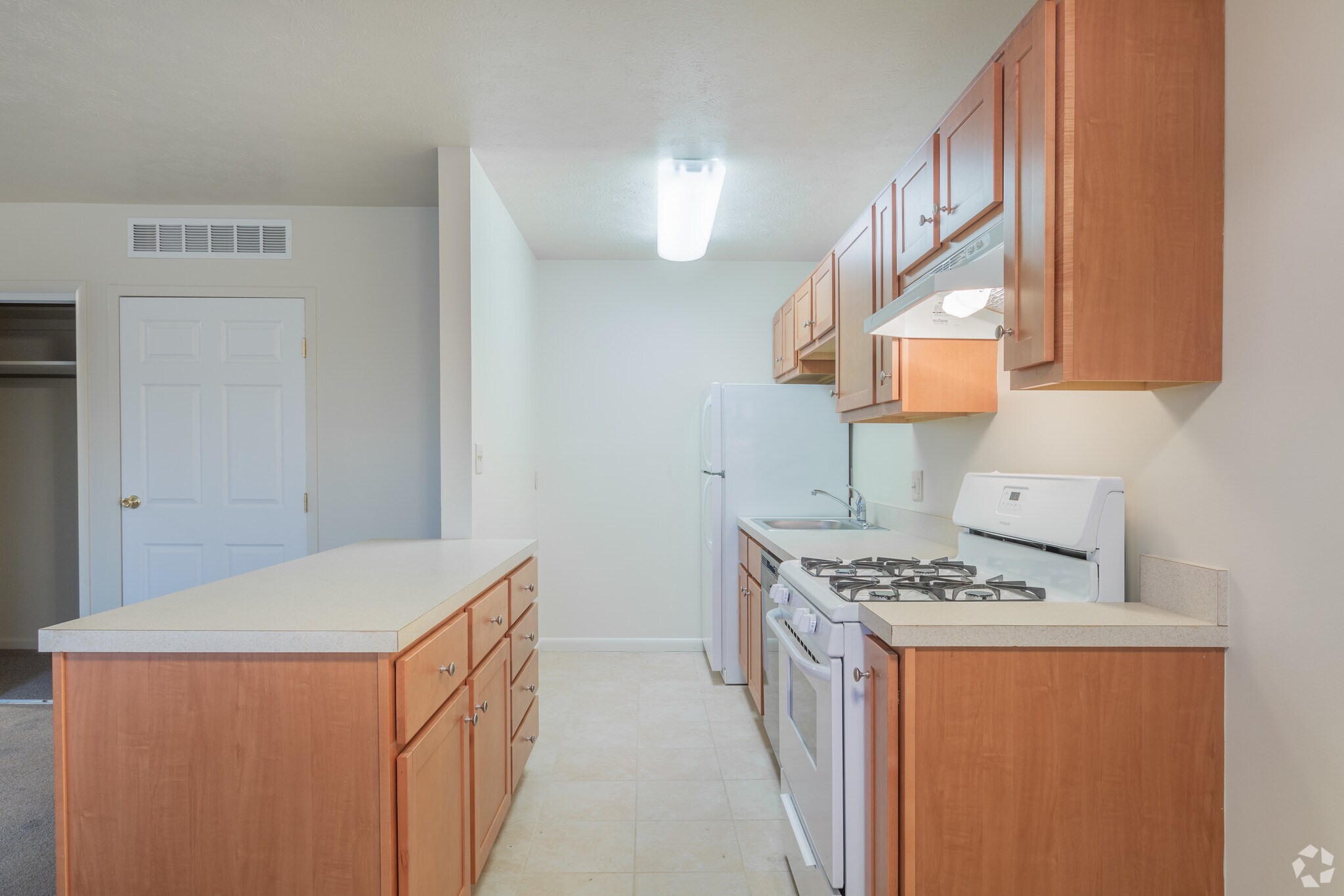 Chamberlain and Lawnfair Apartments – photo 4