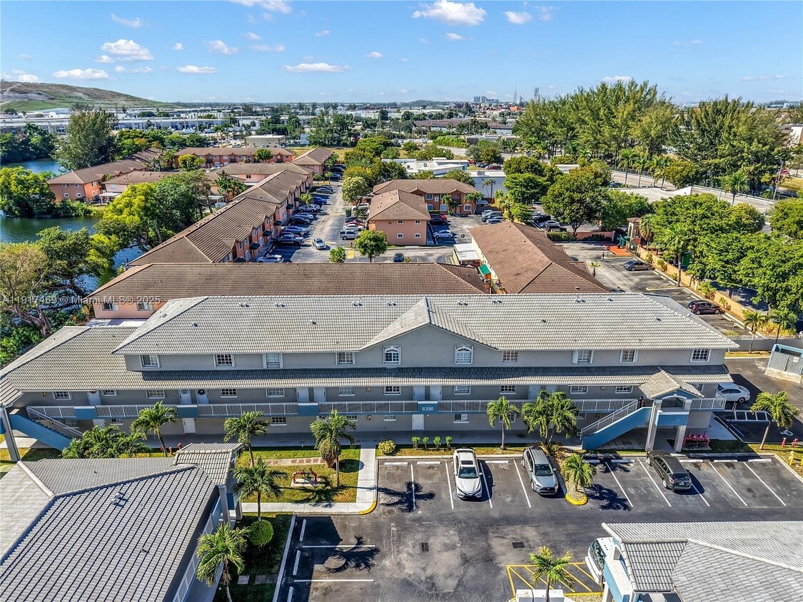 Primary Photo - 8390 NW 103rd St