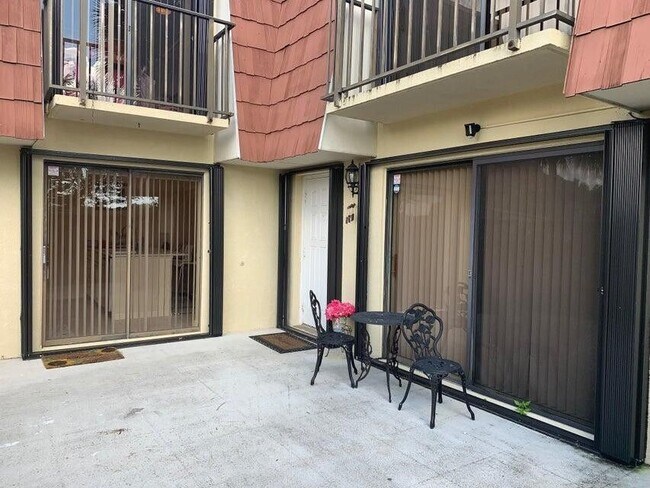 Foto del edificio - 623 Buttonwood Ln