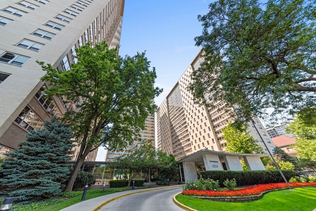 Building Photo - 3950 N Lake Shore Dr