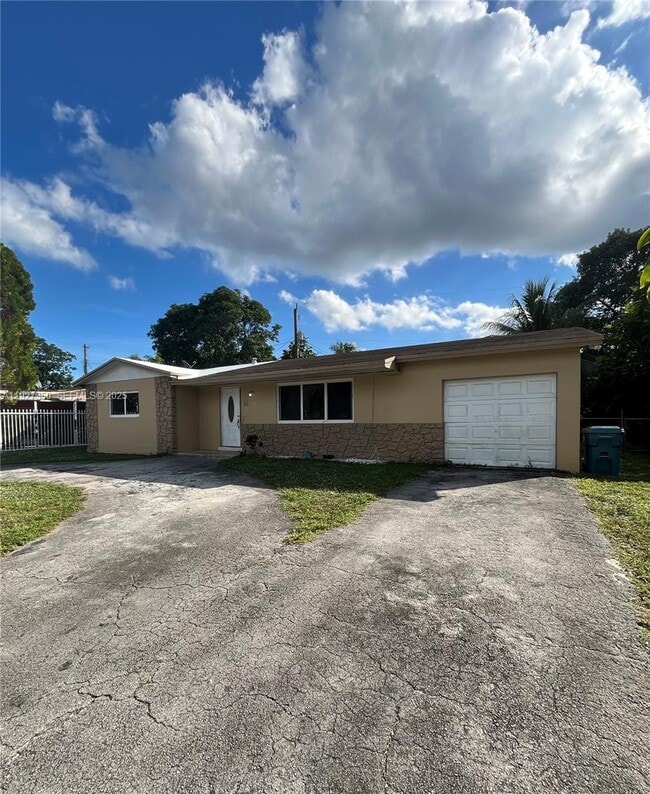 Foto del edificio - 150 NE 173rd St