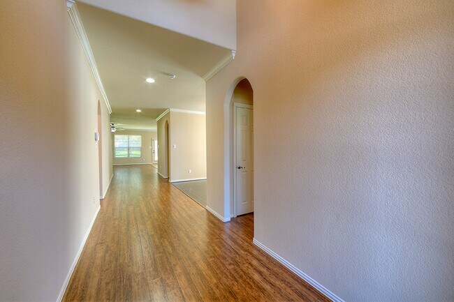 Foto del edificio - 10 Quillwood Pl