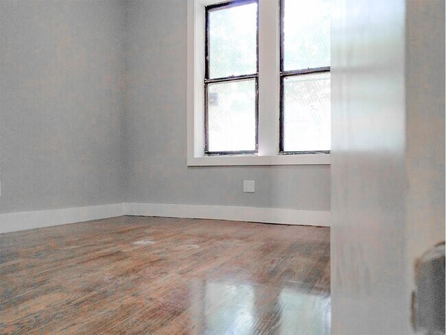 Building Photo - 398 E 18th St