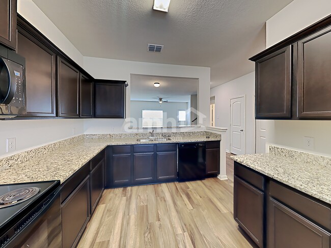 Foto del edificio - 12250 Commander Dr