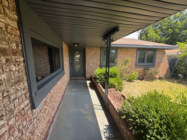 Foto del edificio - 5607 NW Beechwood Dr