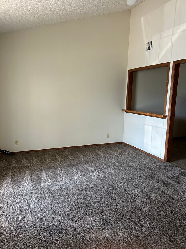 Building Photo - 7083 SE 66th Terrace