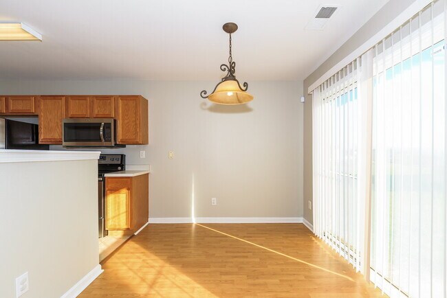 Foto del edificio - 10305 Green Hedge Ave