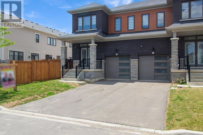 Building Photo - 49 Malcolm Cres