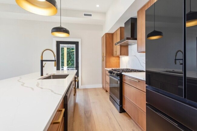 Building Photo - 57 Bellingham Ave